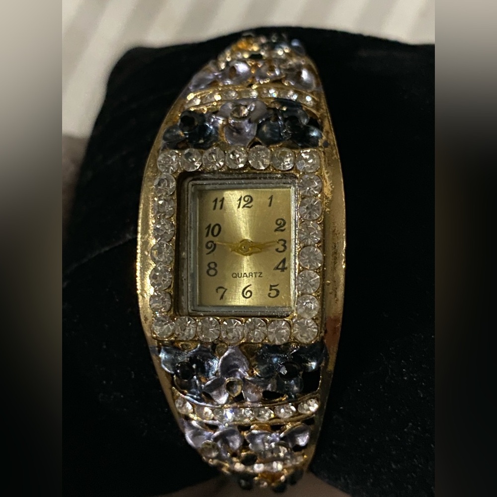 Vintage Elegant Gold and Black/Blue Women's Quartz Bracelet Watch